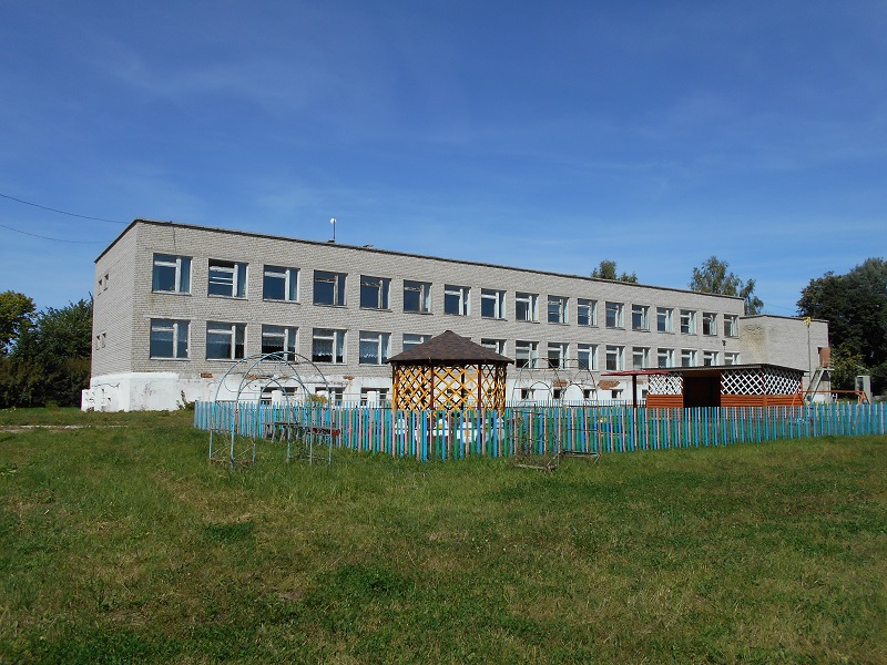 Здание школы с 1981 года